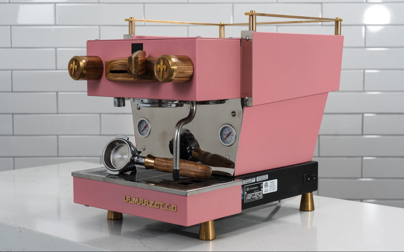 La Marzocco Linea Mini R - Custom Matte Pink mit Walnuss und Messing Heim-Espressomaschine