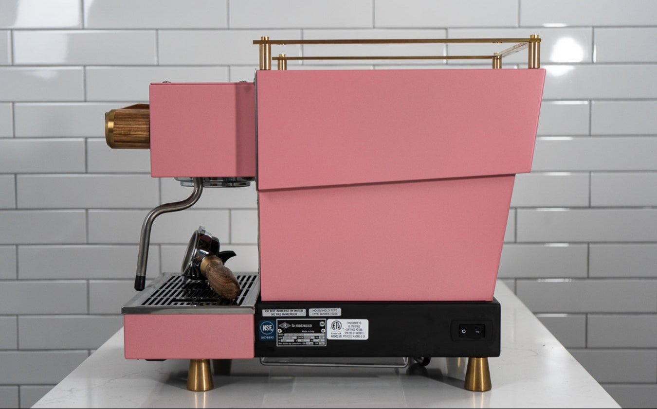 La Marzocco Linea Mini R - Custom Matte Pink mit Walnuss und Messing Heim-Espressomaschine
